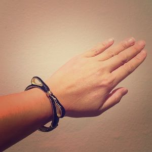 Black and gold bow bracelet